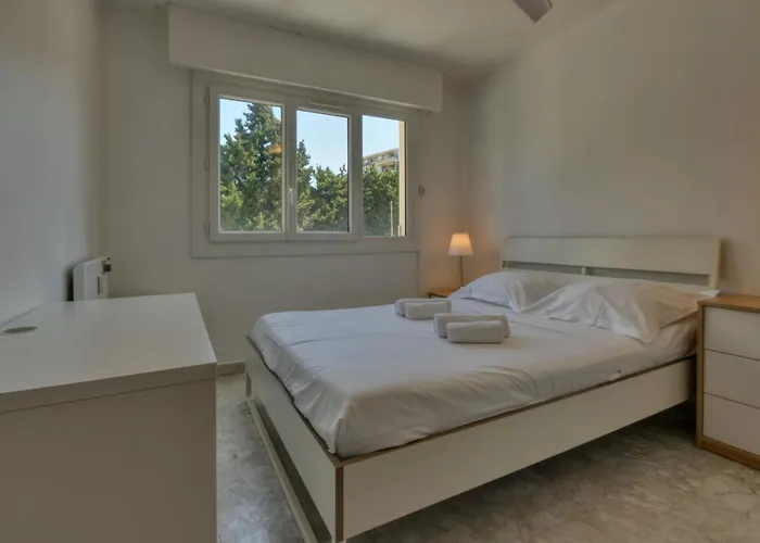 La Roseraie For 6 By Sunset Riviera Holidays Apartamento *