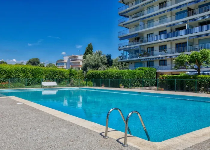 La Roseraie For 6 By Sunset Riviera Holidays Apartamento