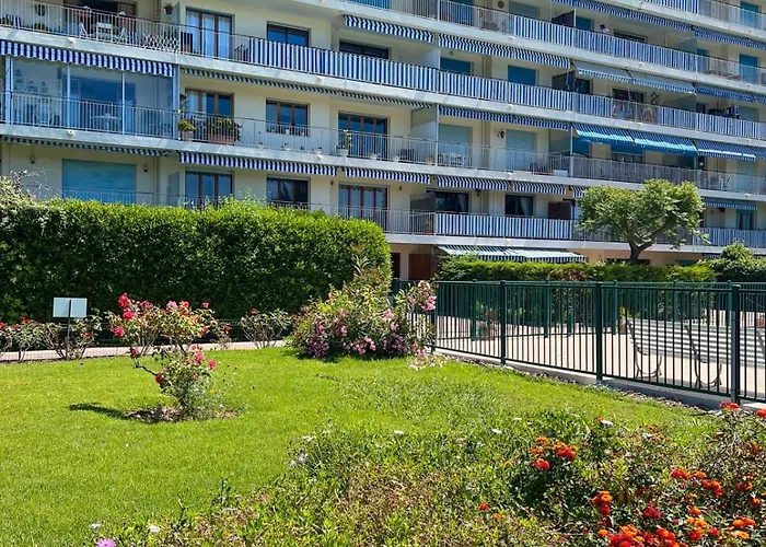 La Roseraie For 6 By Sunset Riviera Holidays Apartamento