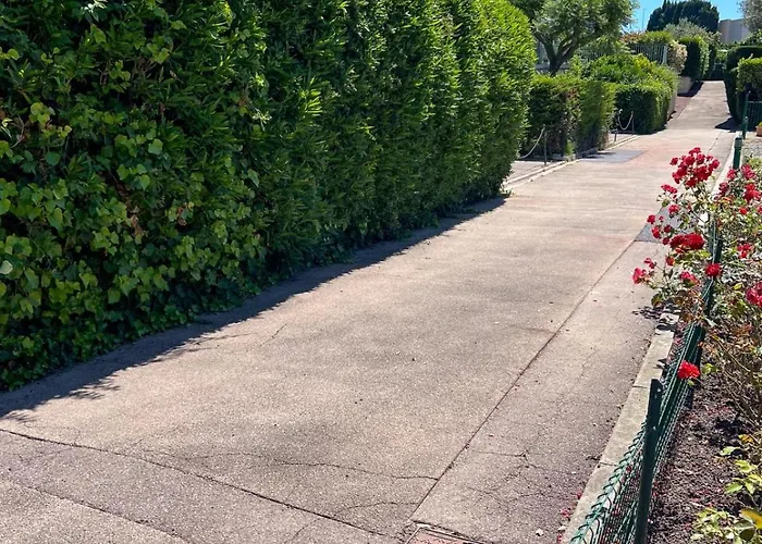 La Roseraie For 6 By Sunset Riviera Holidays *