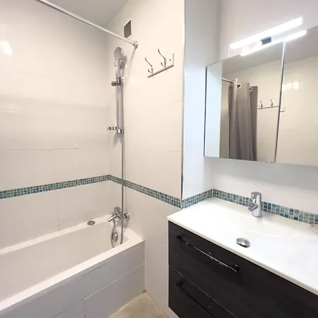 Appartement La Roseraie For 6 By Sunset Riviera Holidays Antibes