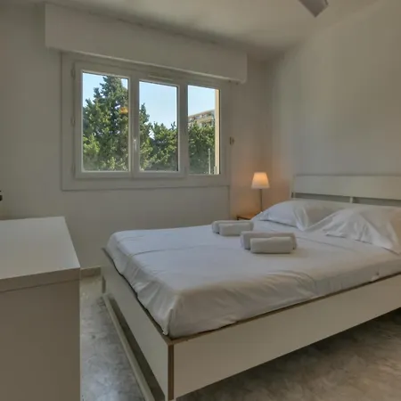 La Roseraie For 6 By Sunset Riviera Holidays Appartement *