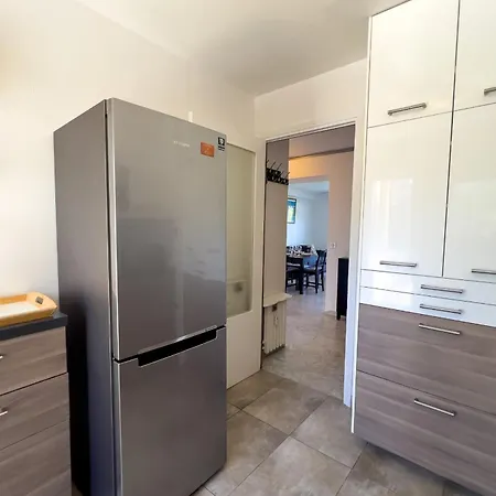 Appartement La Roseraie For 6 By Sunset Riviera Holidays Antibes