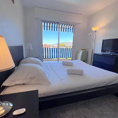 La Roseraie For 6 By Sunset Riviera Holidays Appartement *