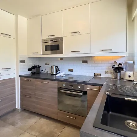 Appartement La Roseraie For 6 By Sunset Riviera Holidays Antibes