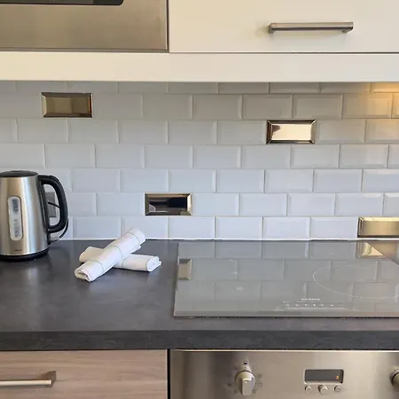Appartement La Roseraie For 6 By Sunset Riviera Holidays Antibes