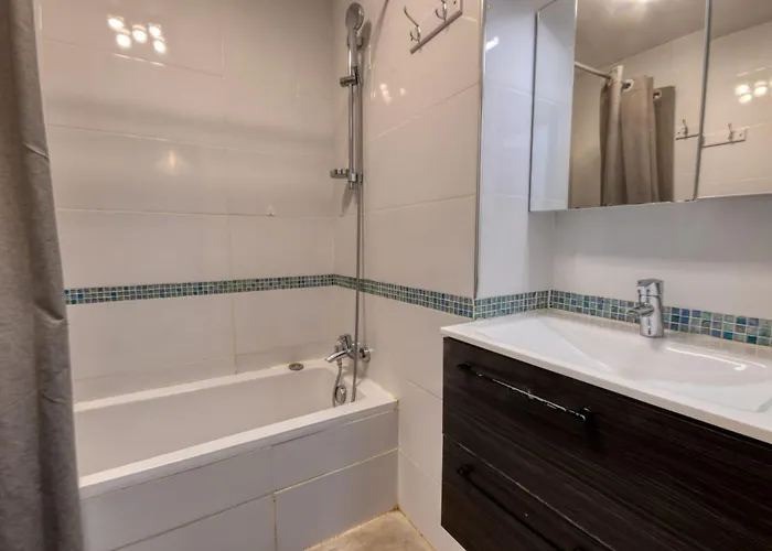 La Roseraie For 6 By Sunset Riviera Holidays אנטיב