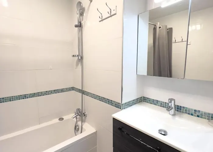 דירה La Roseraie For 6 By Sunset Riviera Holidays אנטיב