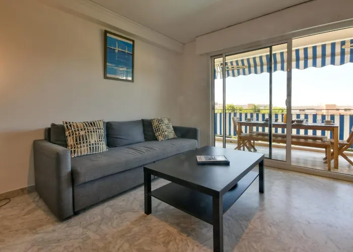 La Roseraie For 6 By Sunset Riviera Holidays דירה