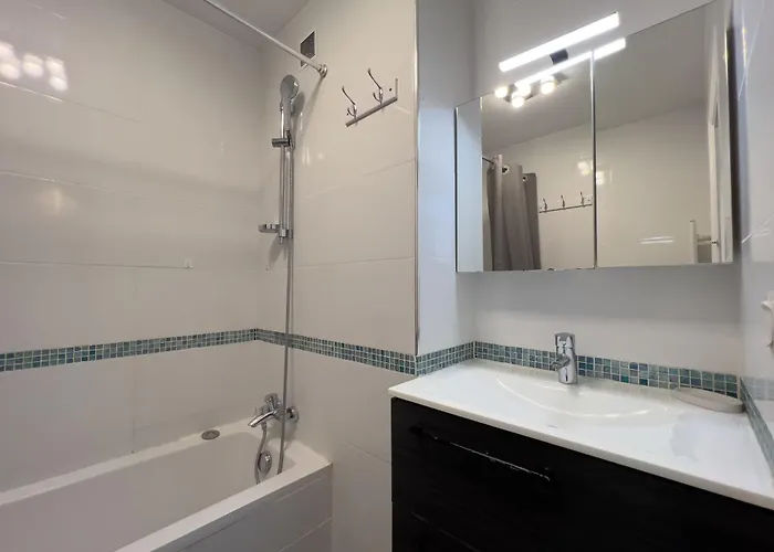 דירה La Roseraie For 6 By Sunset Riviera Holidays