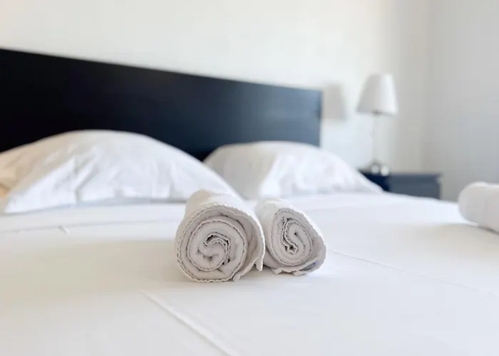 דירה La Roseraie For 6 By Sunset Riviera Holidays אנטיב