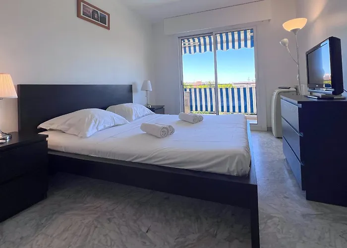 La Roseraie For 6 By Sunset Riviera Holidays דירה אנטיב