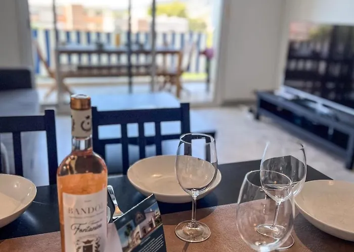 La Roseraie For 6 By Sunset Riviera Holidays דירה