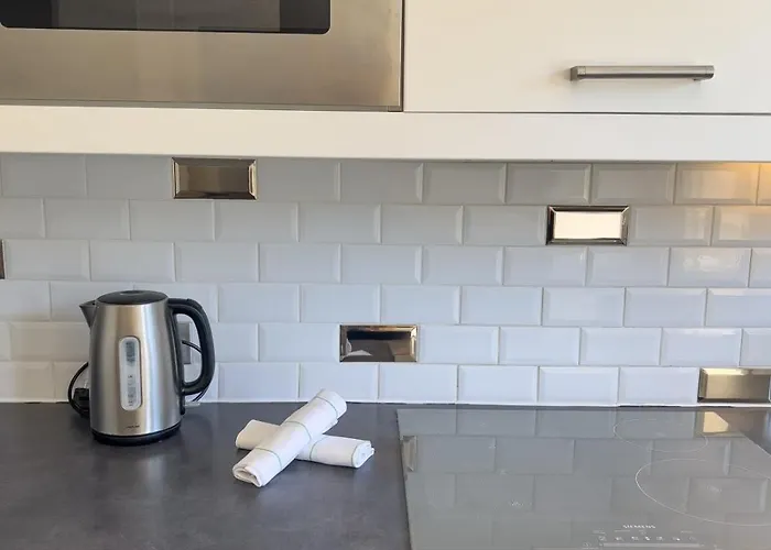 דירה La Roseraie For 6 By Sunset Riviera Holidays אנטיב