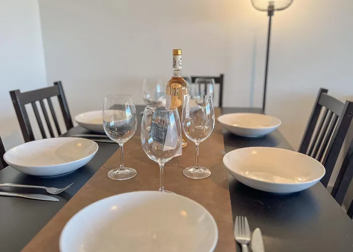 La Roseraie For 6 By Sunset Riviera Holidays Apartamento