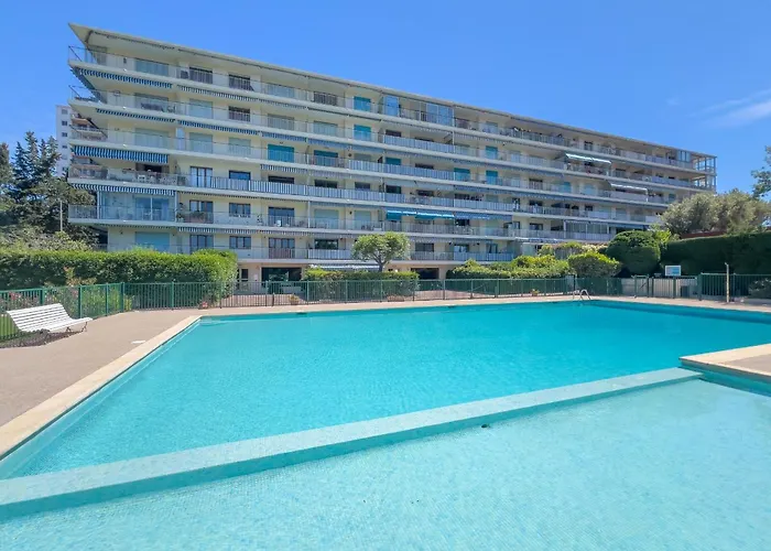 La Roseraie For 6 By Sunset Riviera Holidays דירה